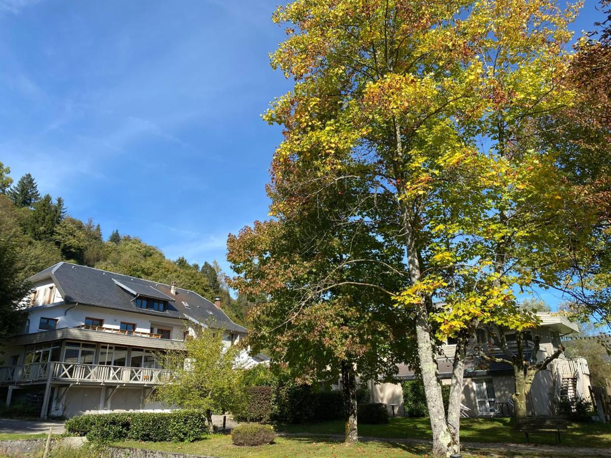 Les Lodges Du Lac Saint-Alban-de-Montbel Luaran gambar