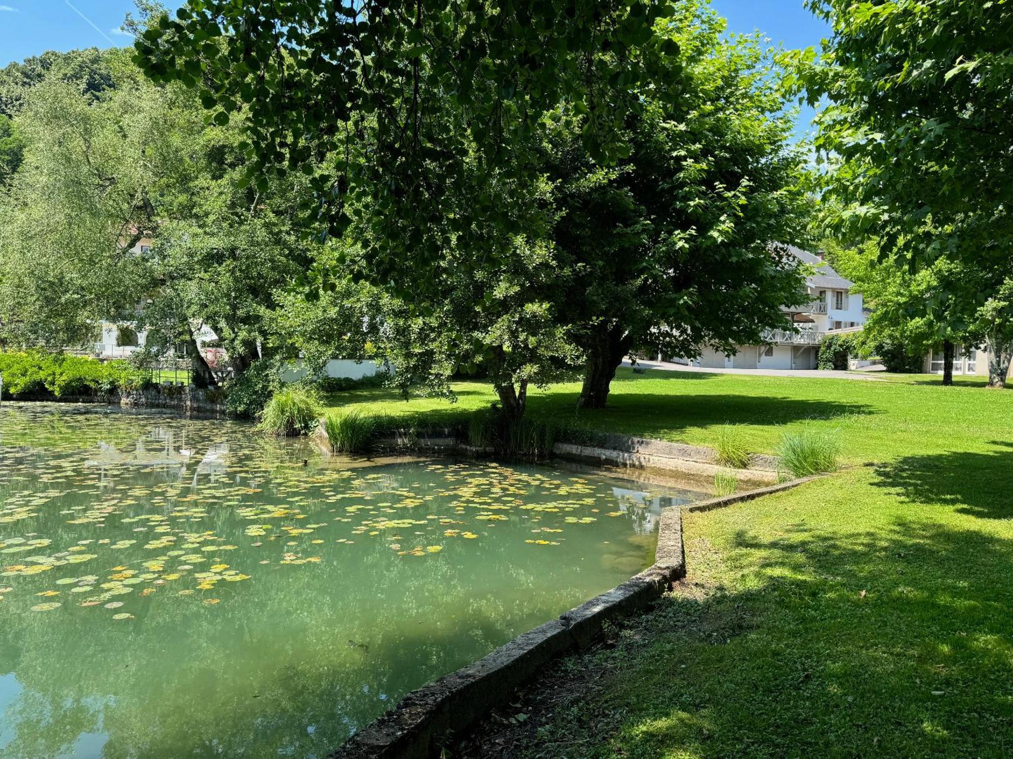 Les Lodges Du Lac Saint-Alban-de-Montbel Luaran gambar
