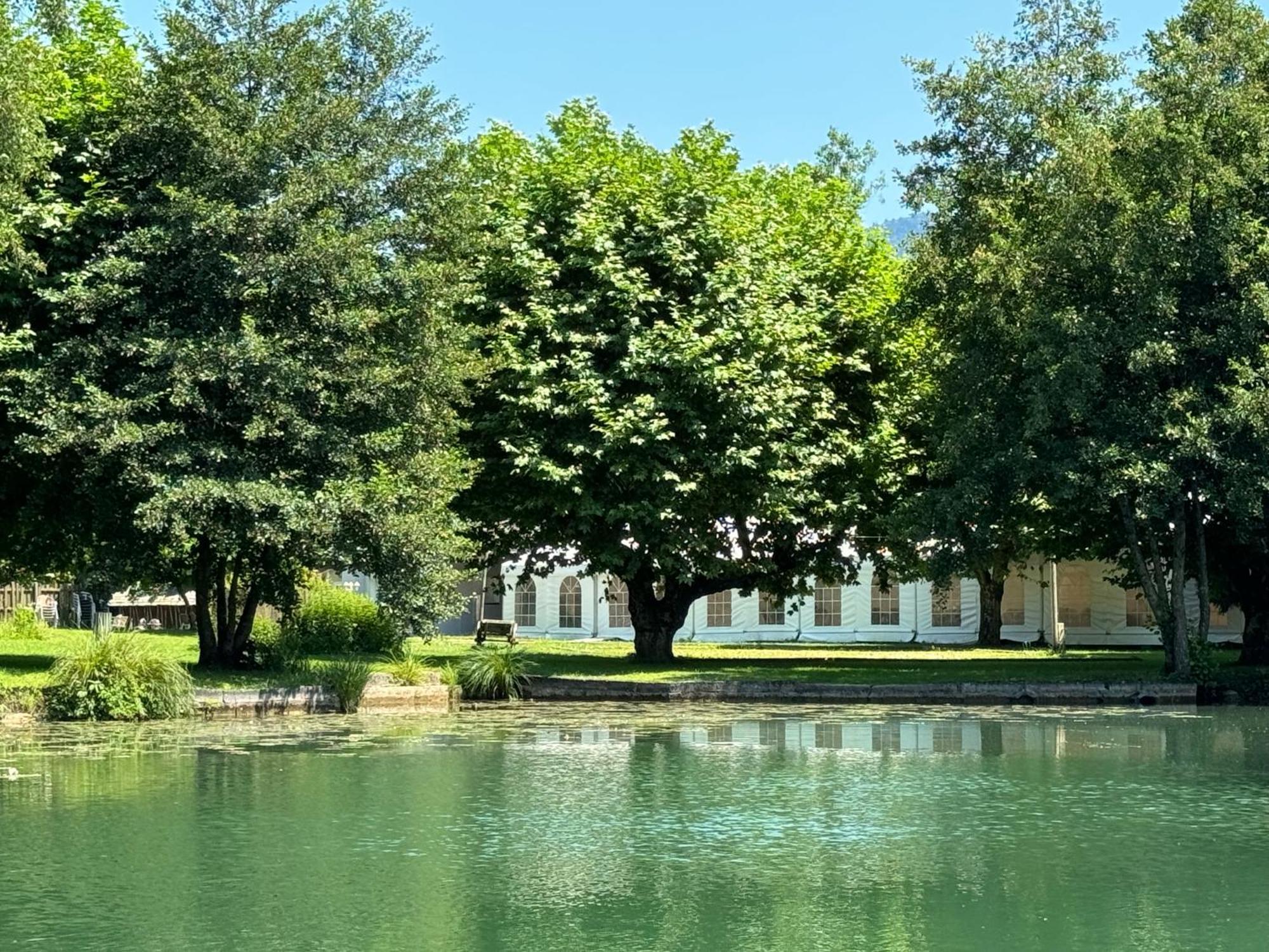 Les Lodges Du Lac Saint-Alban-de-Montbel Luaran gambar