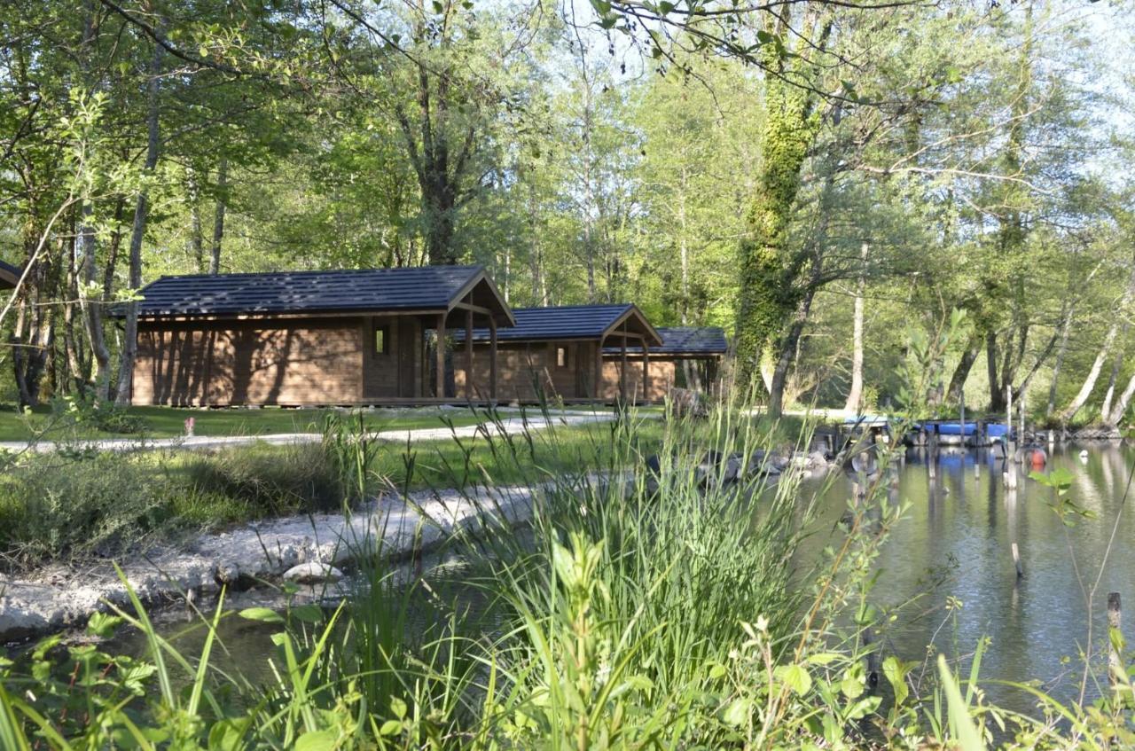 Les Lodges Du Lac Saint-Alban-de-Montbel Luaran gambar