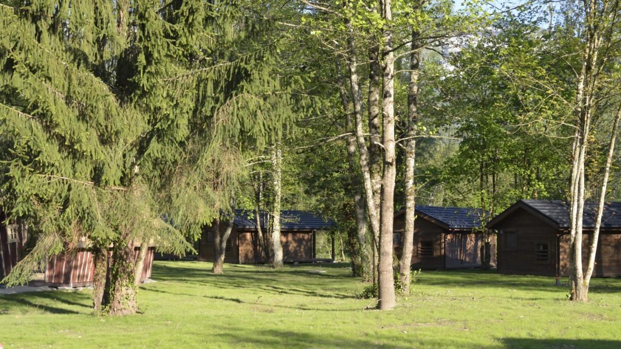 Les Lodges Du Lac Saint-Alban-de-Montbel Luaran gambar