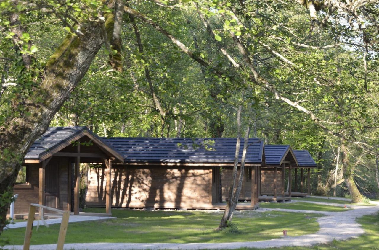 Les Lodges Du Lac Saint-Alban-de-Montbel Luaran gambar