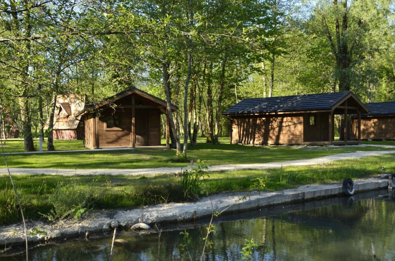 Les Lodges Du Lac Saint-Alban-de-Montbel Luaran gambar